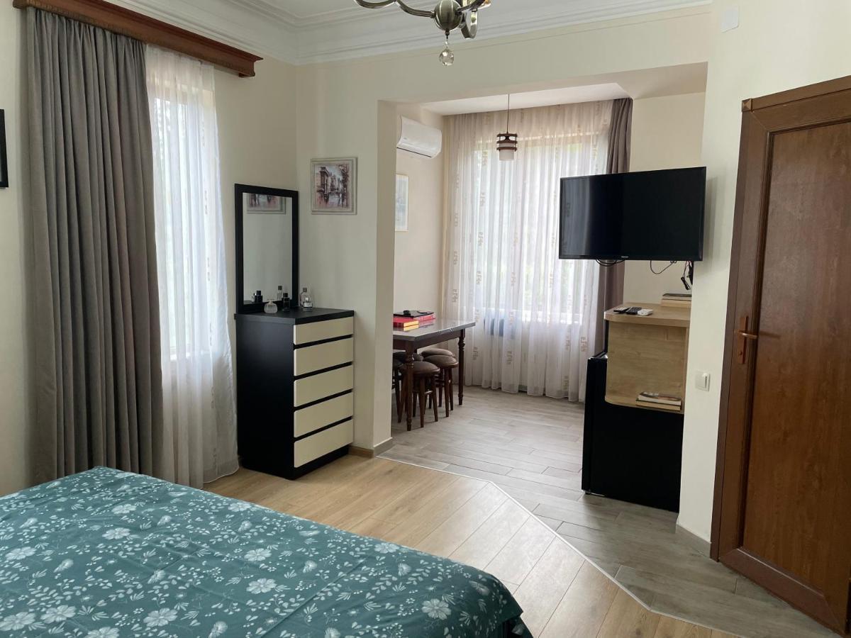 Temo Guest House 10 Μπατούμι Εξωτερικό φωτογραφία